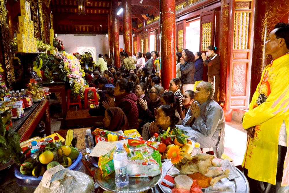 Nghi lễ cúng bái trang nghiêm tại Đền Ông Hoàng Mười
